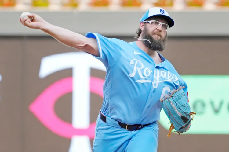 Dobnak earns rare win for Kansas City